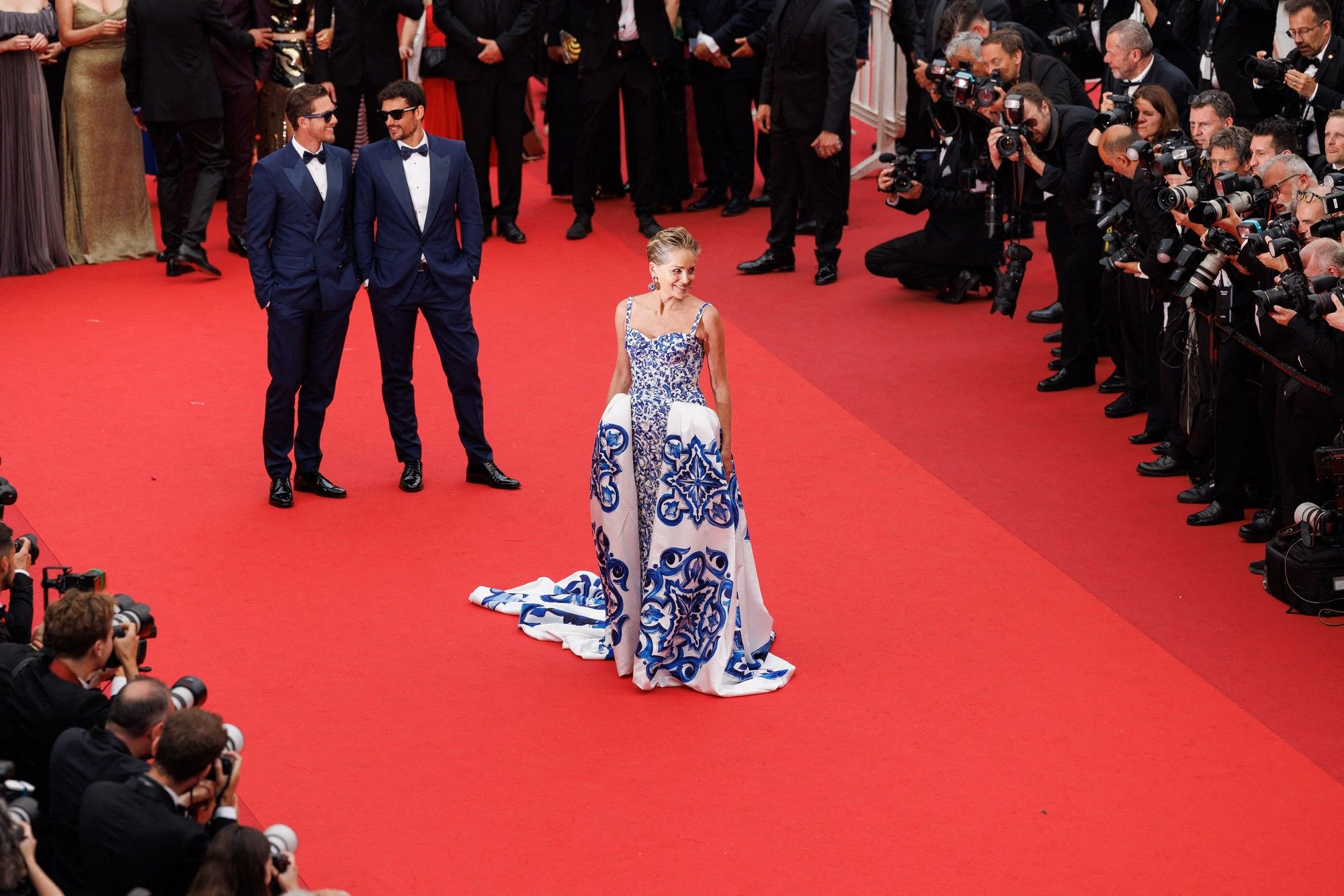 Julia Roberts, Anne Hathaway & Cindy Bruna shine at the Cannes film  festival in high jewellery necklaces - Something About Rocks