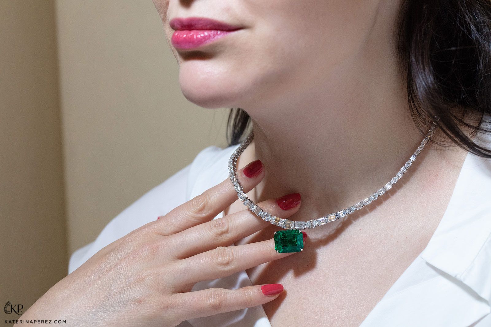 Sirus Tanya necklace with a 14.45 carat Colombian emerald and colourless fancy-cut diamonds