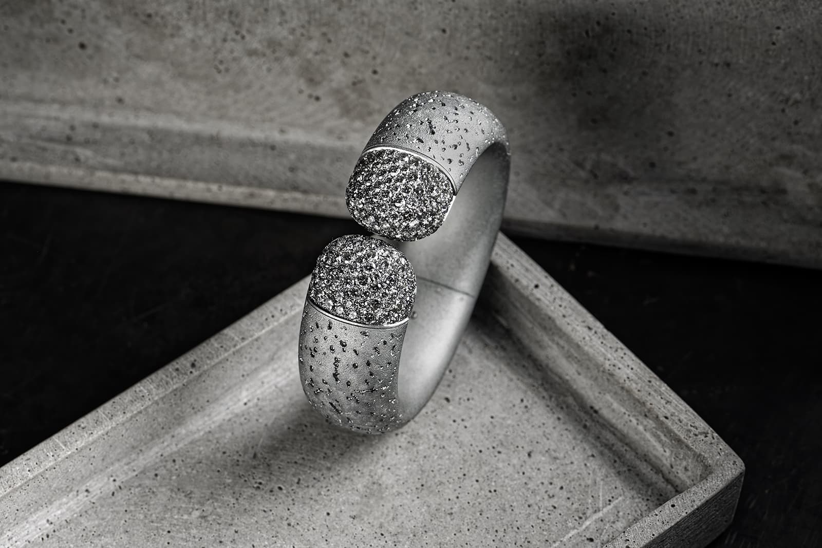 Hemmerle Harmony bangle in diamonds, aluminium and white gold