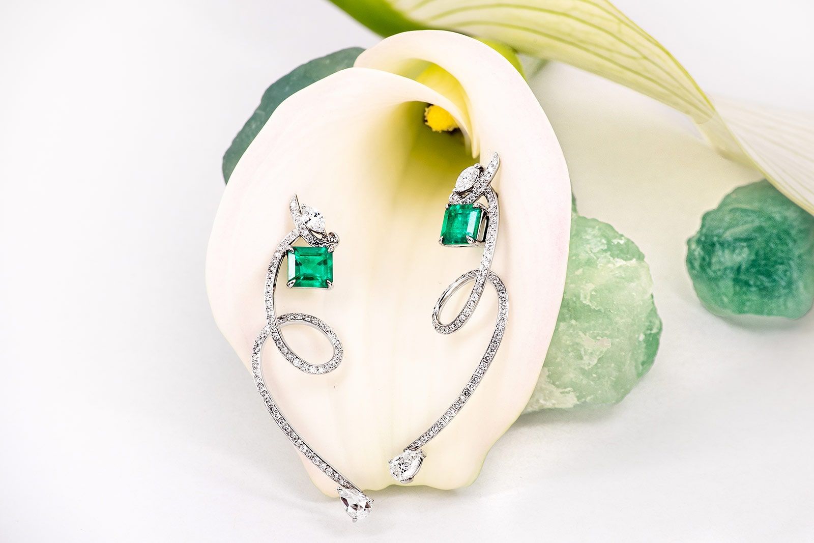 Qiu Fine Jewelry earrings with 4.60 carats of Colombian emeralds and diamonds