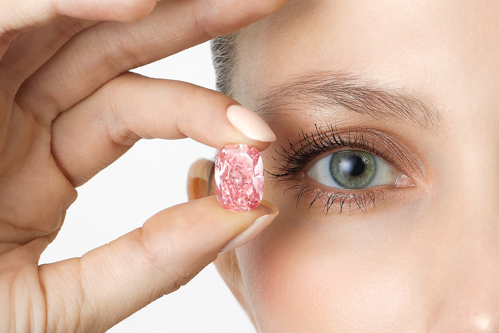 Model holding the 11.15-carat Williamson Pink Star diamond