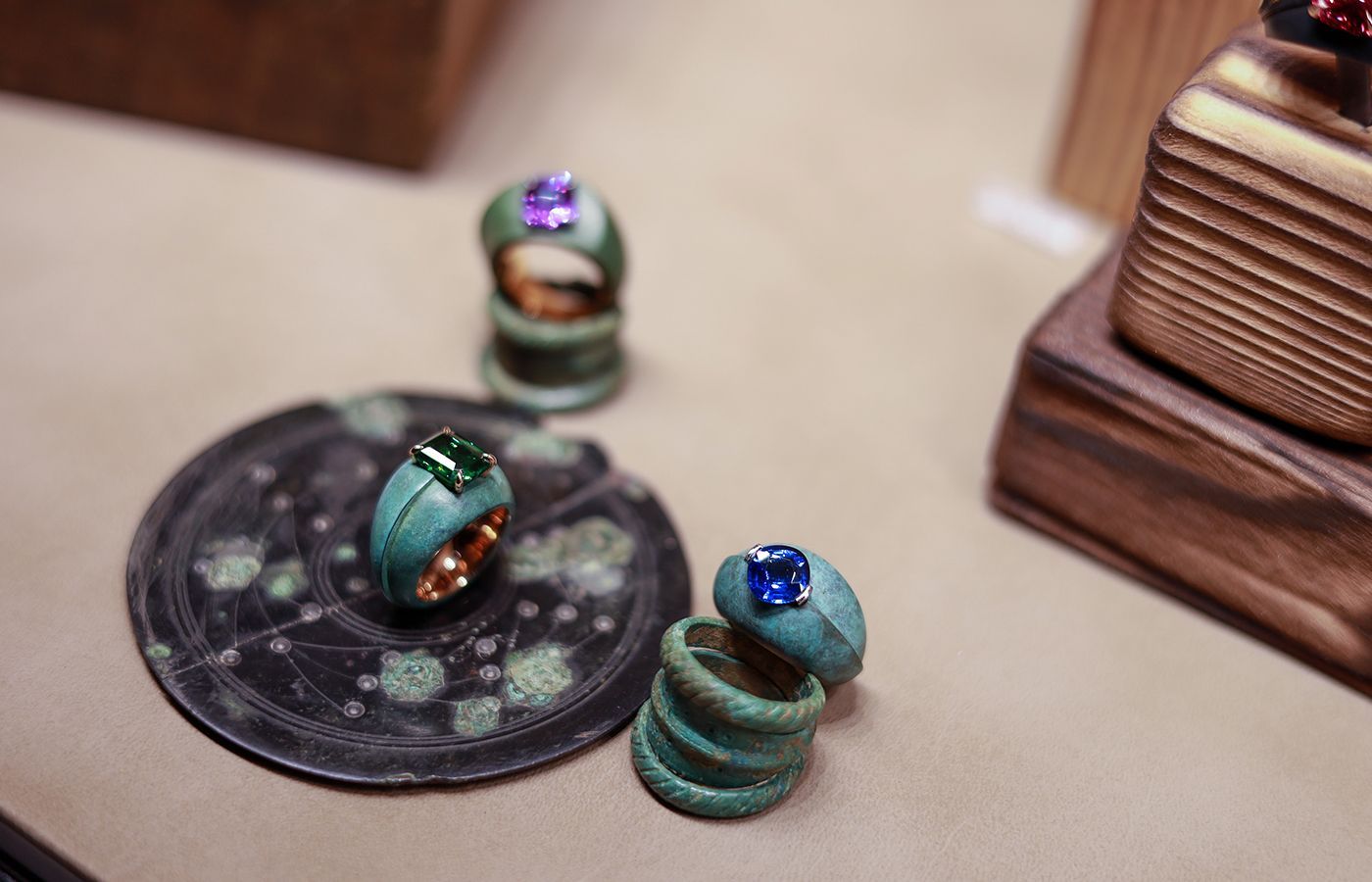 Rings in patinated bronze and topped with gemstones from the Philippe Guilhem Mashandy collection