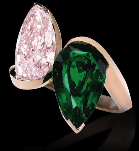 Alexandre Reza Toi&Moi rose gold ring with a pink diamond and a Zambian emerald