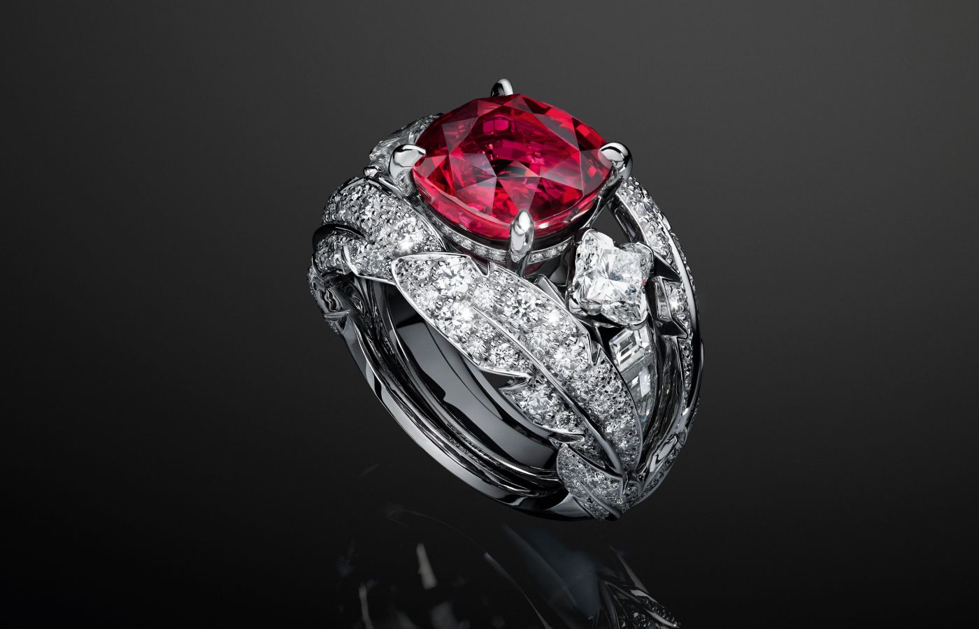 Louis Vuitton Flight High Jewellery transformable ring in white gold, platinum, Pigeon’s Blood ruby, Monogram Flower cut diamonds and diamonds from the Deep Time High Jewellery Collection