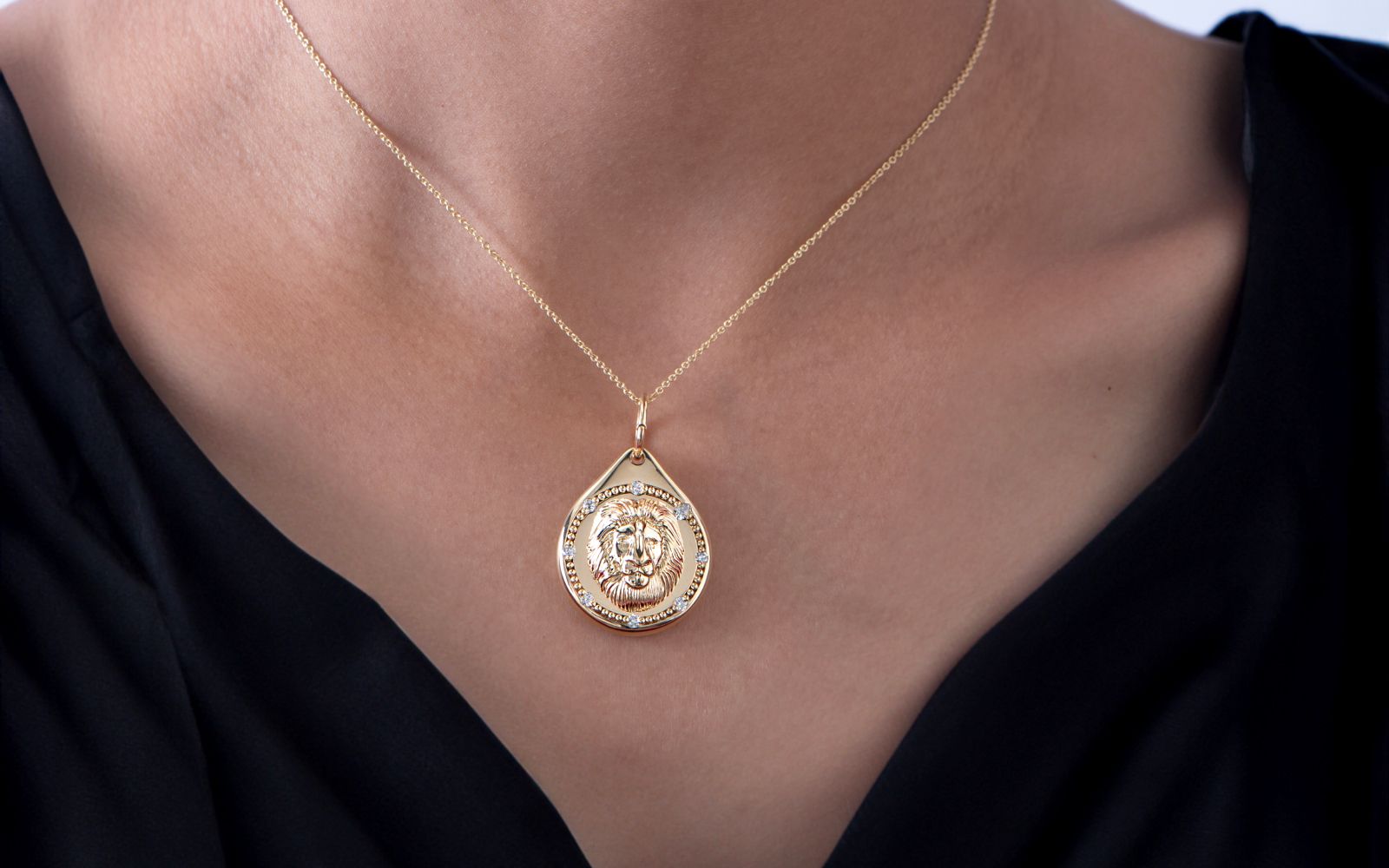 HARAKH Drops of JOY charm in 18k yellow gold and diamonds, worn on a necklace, featuring a lion’s head to bring the wearer courage