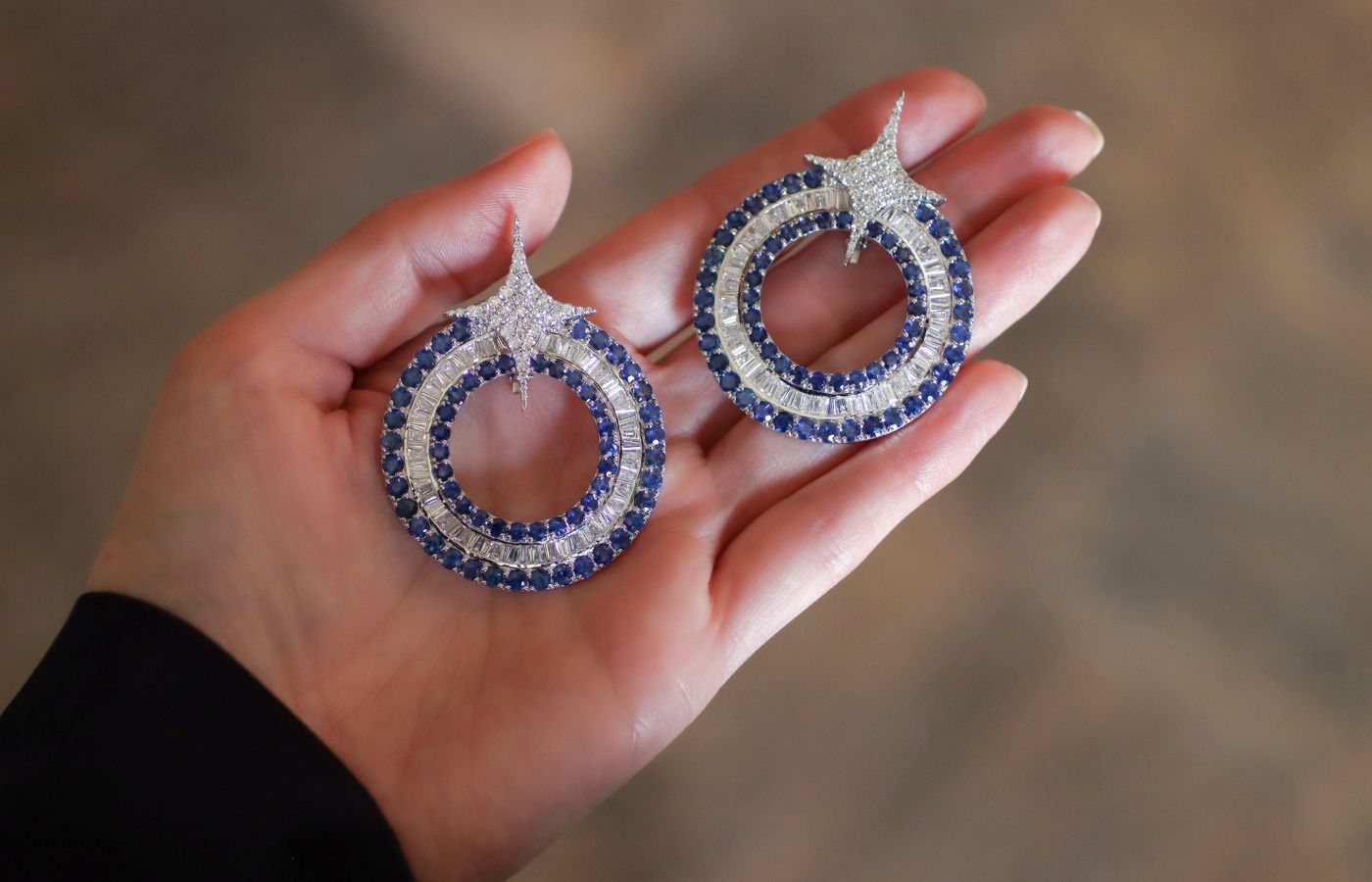 TOi Sparkle Sapphire earrings with round brilliant-cut blue sapphires and fancy-cut diamonds