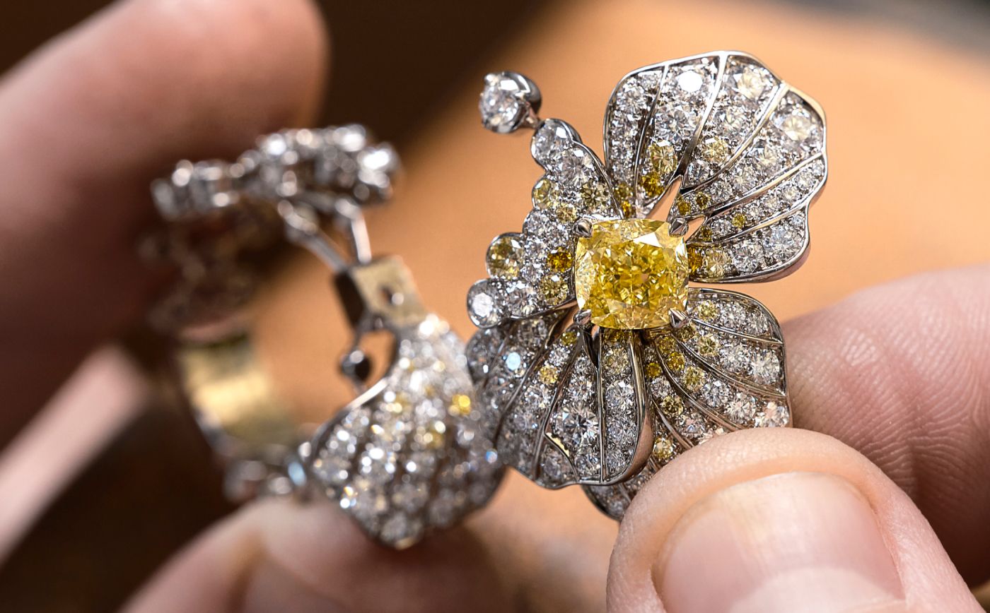 Making of the Chaumet Fleur de Pensée High Jewellery ring in white gold, yellow diamonds and white diamonds from Le Jardin de Chaumet High Jewellery collection 