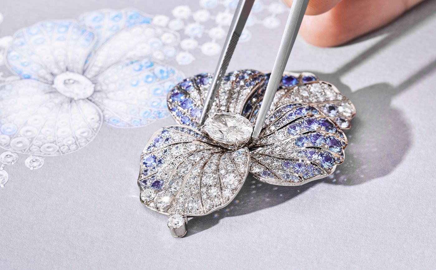 Making of the Chaumet Pensée ring in white gold, diamond and sapphire from Le Jardin de Chaumet High Jewellery collection 
