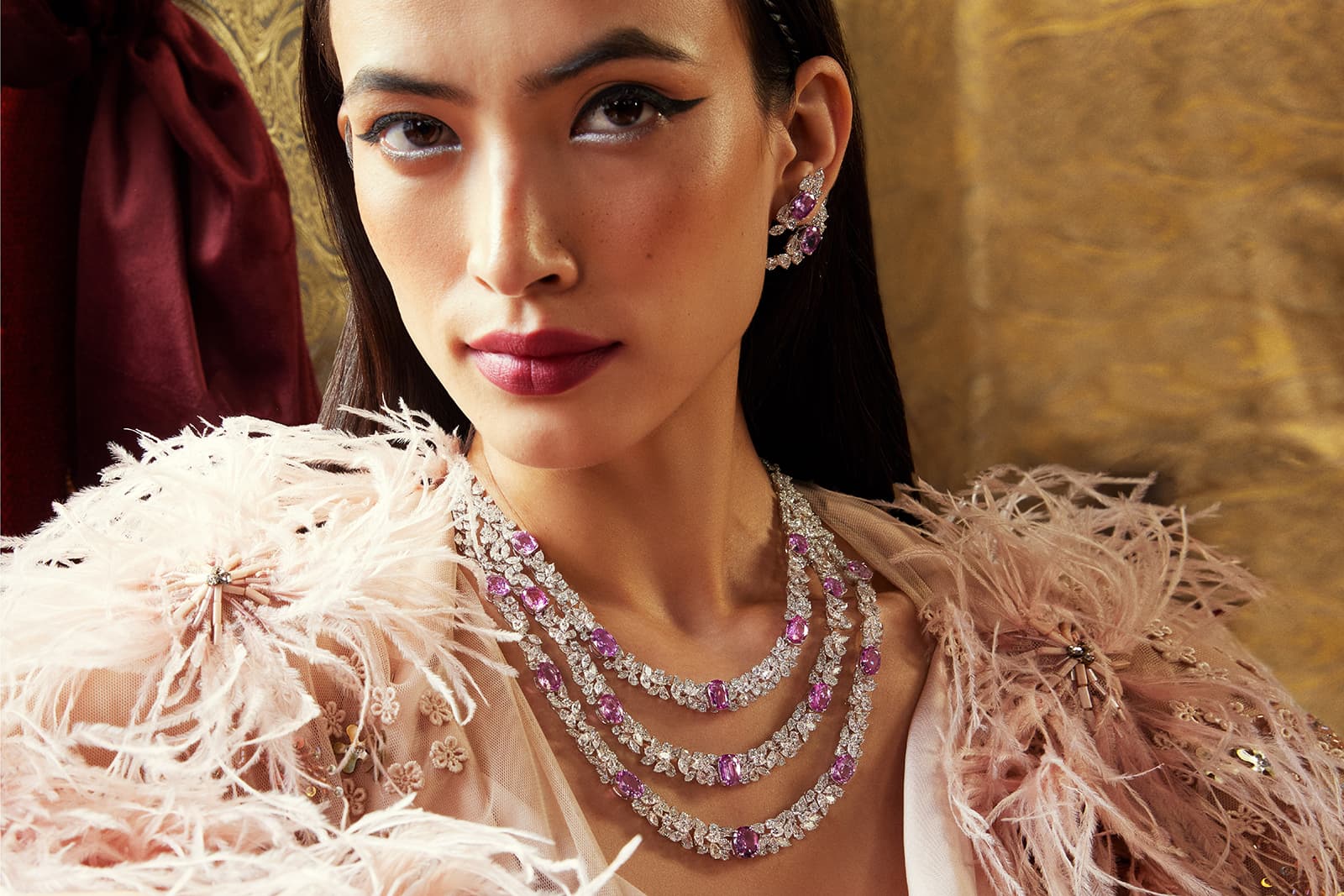 A model wears Hazoorilal Legacy jewels from the Le Soirée collection for S/S 2023