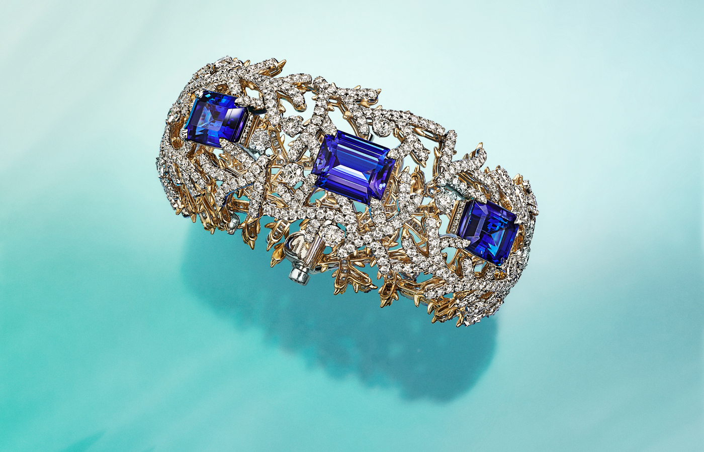 Tiffany & Co. bracelet in gold, diamond and tanzanite from the Blue Book 2023: Out of the Blue high jewellery collection