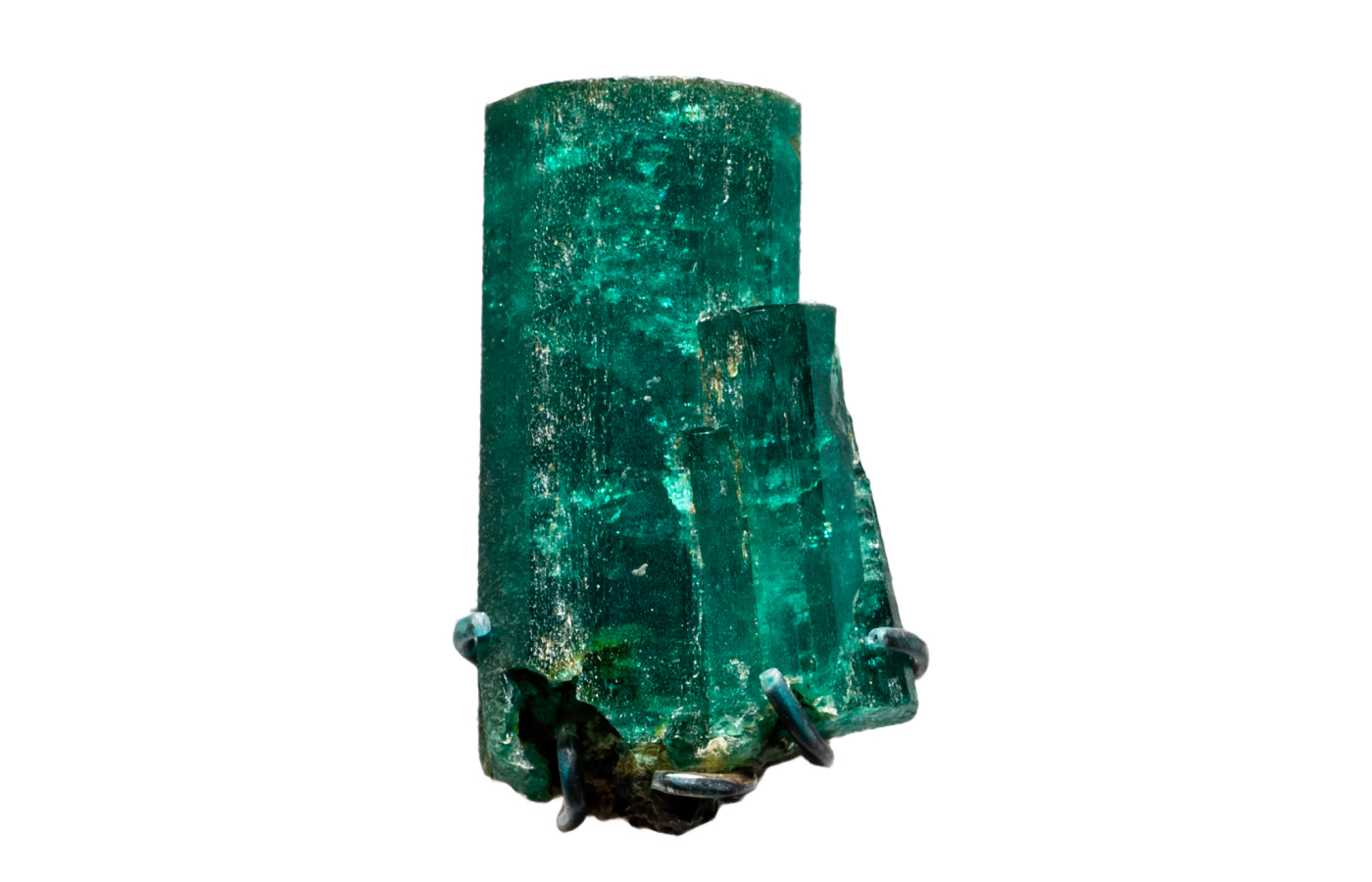 The 632-carat Patricia Emerald is a di-hexagonal, or 12-sided, crystal and is considered one of the great emeralds in the world. Found in Colombia in 1920, it was named after the mine owner’s daughter. On display in the Mignone Halls of Gems & Minerals, this specimen is one of few large emeralds that has been preserved uncut. D. Finnin/© AMNH