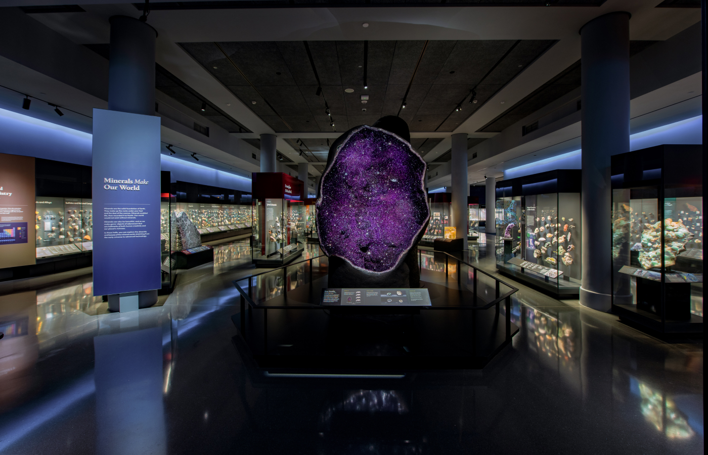 The Mineral Hall in the Allison and Roberto Mignone Halls of Gems and Minerals at the American Museum of Natural History. D. Finnin/© American Museum of Natural History