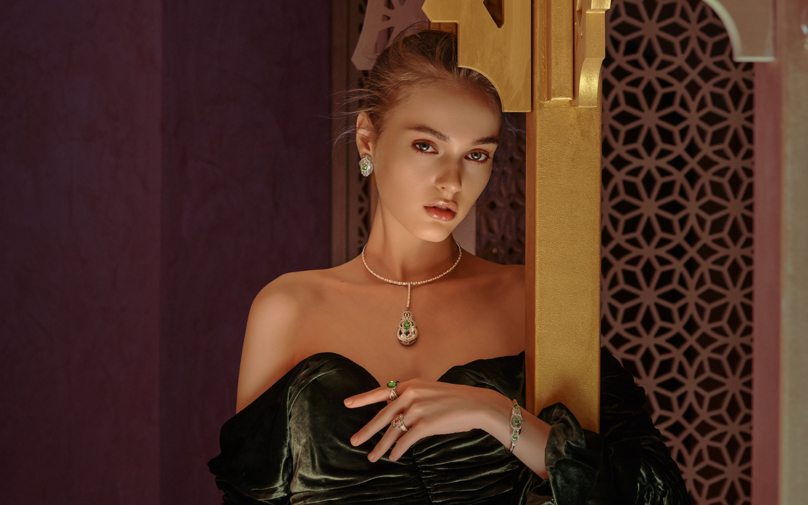 Model wearing Simone Jewels Dolmabahce Gates to Bosphorus pieces in white gold, tsavorite garnets, pearls, mother-of-pearl and diamond