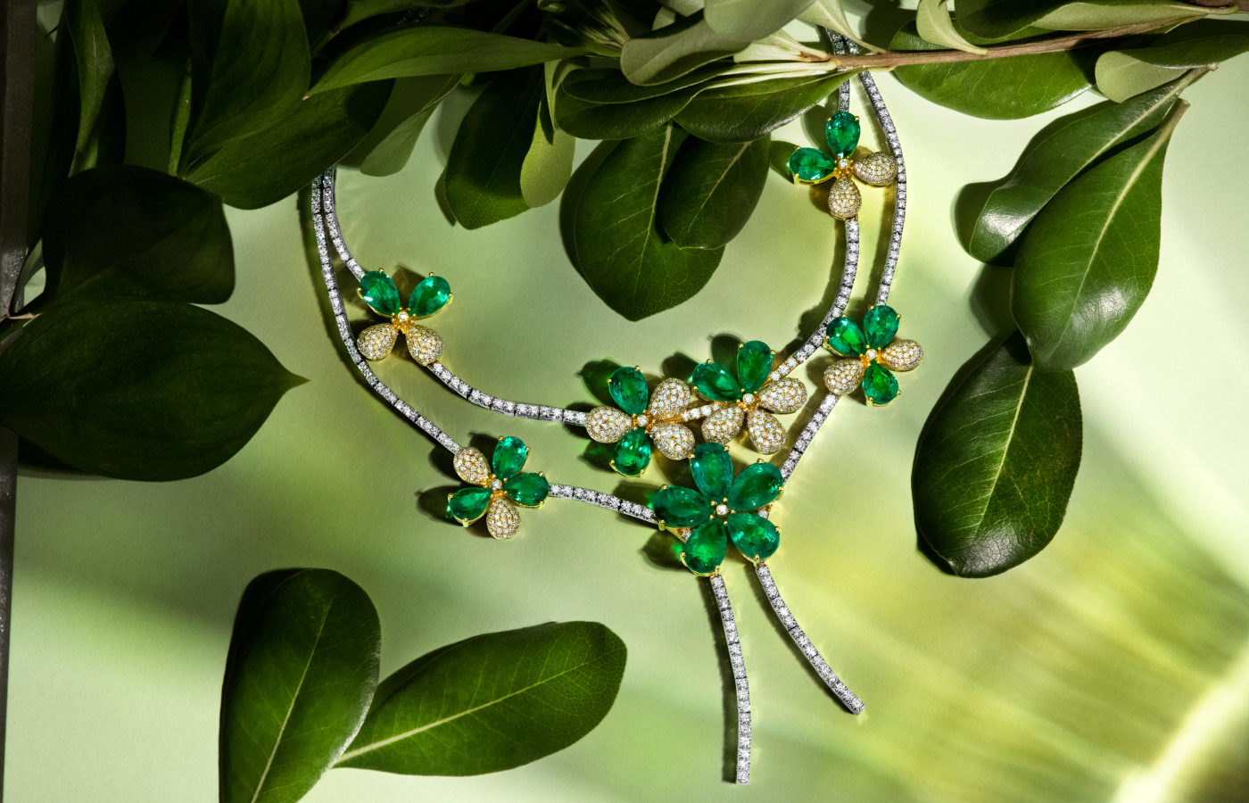 Le Vian Couture® necklace with Costa Smeralda Emeralds™ and 14.2 carats of cts. Vanilla Diamonds® set in 18K gold 