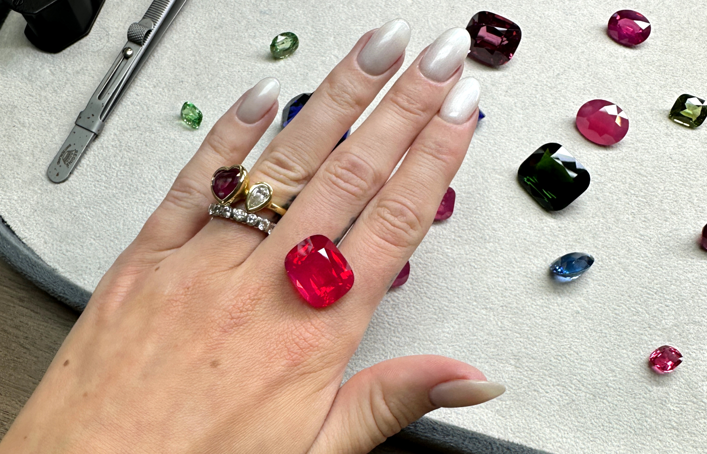 Florence Carr presents a once-in-a-lifetime Mahenge velvet red spinel of 21 carats, courtesy of Lambert Vissot (aka @iamgemhunter) 