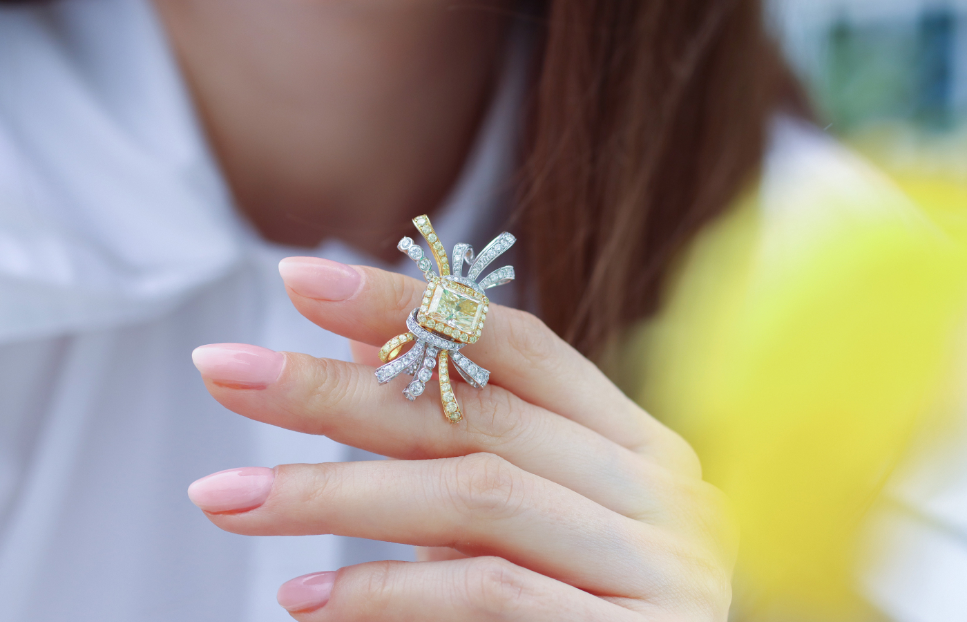 Gilin ring with a central 2.70 carat, VVS2 quality light yellow diamond, 1.17 carats of yellow diamonds, and 2.22 carats of colourless diamonds, all set in 18k white gold 