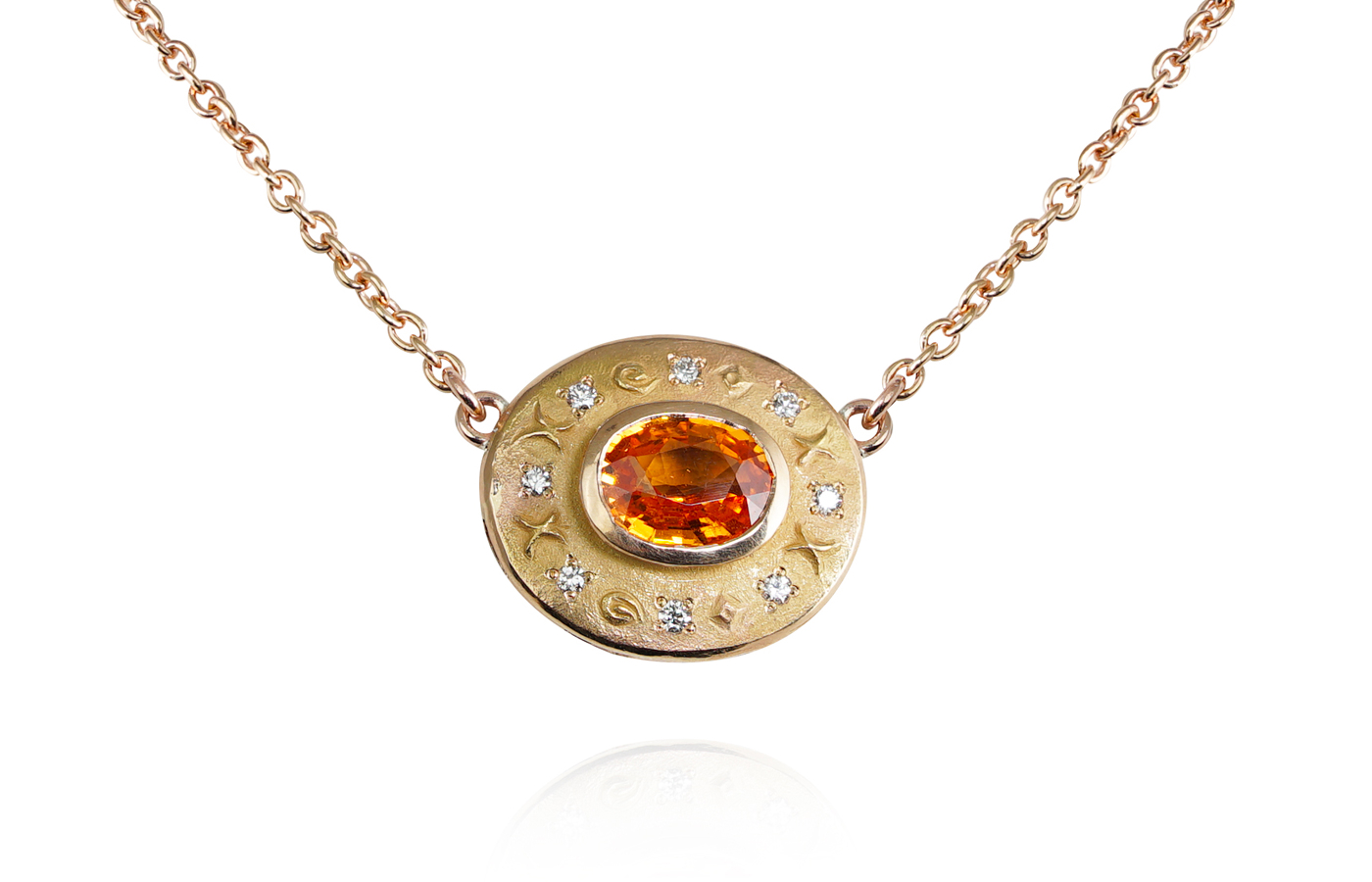 Daverio1933 Heritage collection pendant with a 2.25 carat oval-cut mandarin garnet and round brilliant-cut diamonds, all in chiseled 18k rose gold 