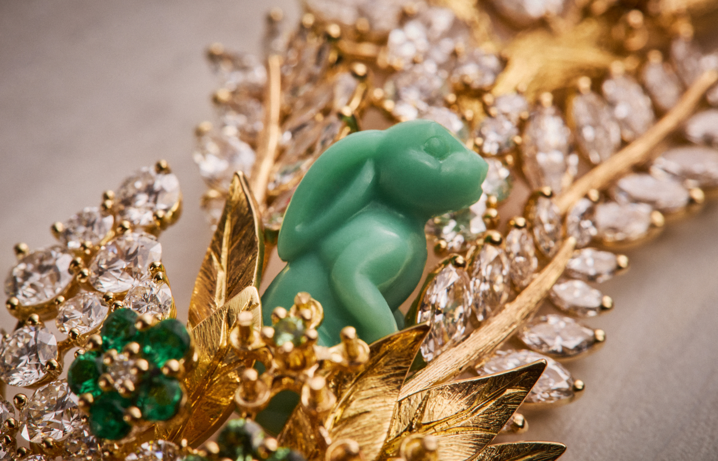 A carved three-dimensional chrysoprase rabbit, surrounded by diamonds, emeralds, tsavorite garnets, set in engraved 18k yellow gold, part of the Diorama Forêt Enchantée set from the Diorama & Diorigami High Jewellery Collection