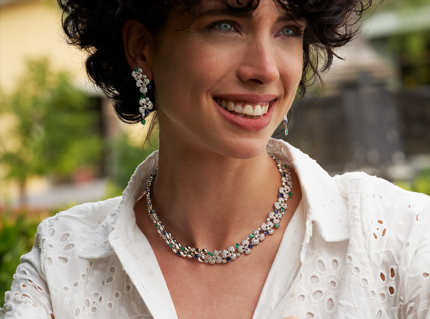 A model wears the Ischia choker necklace with 4.02 carats of emerald,6.14 carats of white diamonds and 4.48 carats of blue sapphires 