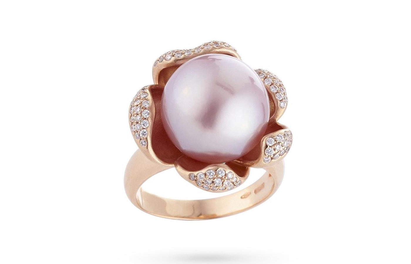 Cosica Flower ring with diamonds and a pink pearl centrepiece in 18k rose gold