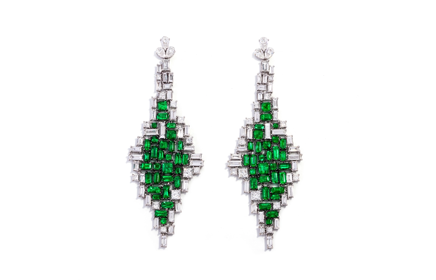 Smart Arts earrings with 8.73 carats of diamonds and 8.90 carats of emeralds in 18k white gold 