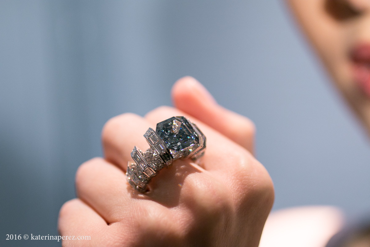 Sky blue online diamond ring