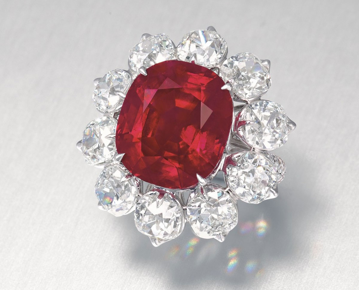 The Crimson Flame 15.04 cts Burmese Ruby ring with diamonds