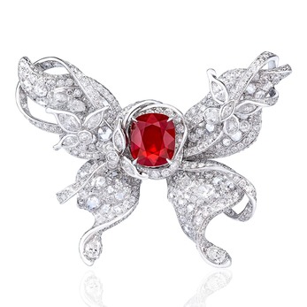'Le Papillon' ring with central ruby and diamonds in white gold