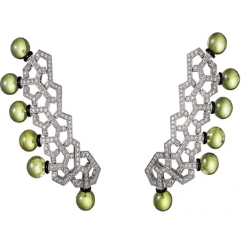 Earrings with peridot, diamonds and lacquer in white gold