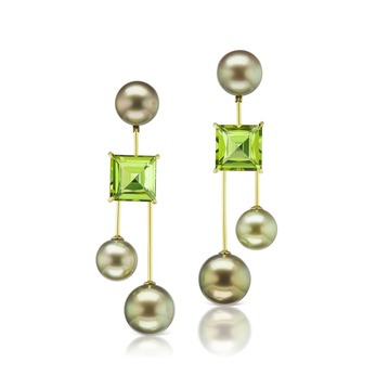 Drop earrings with peridot and Tahitian pearls in yellow gold