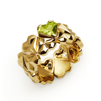 'Q'Ore' collection ring with peridot in yellow gold