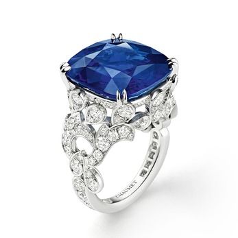 Soir de Fete ring with sapphire and diamonds