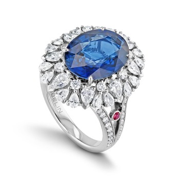 Ring with sapphire, diamonds and rubies 
