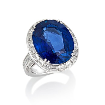 Ring with sapphire and diamonds 