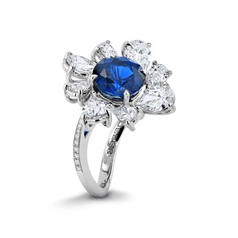 'Deep Sea' collection 'Jelly Fish' ring with 2.39 cts cushion-shape sapphire and diamonds