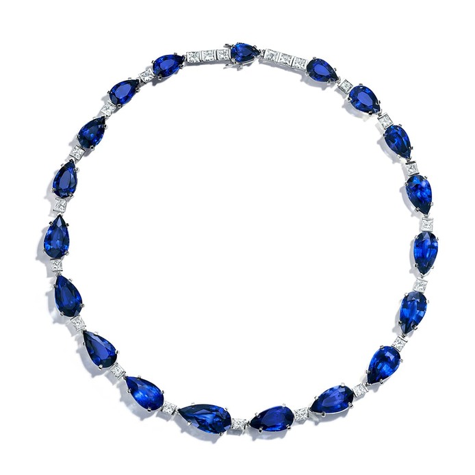 Blue Book 2019 collection necklace with sapphires and diamonds