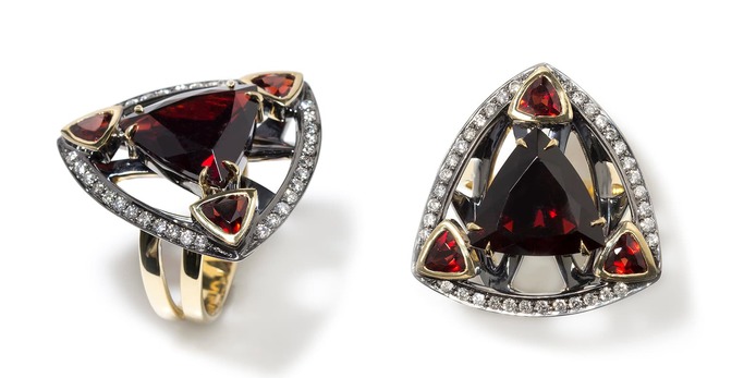 Earrings with 8.55ct garnets and diamonds in blackened and yellow gold