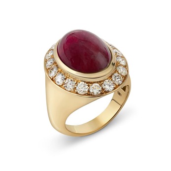 Ring with cabochon garnet and diamonds in yellow gold
