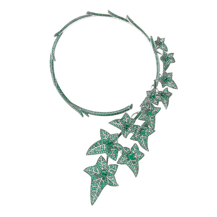  Lierre de Paris question mark necklace with emeralds in white gold