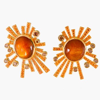 Earrings with sunstone, orange sapphires and brown diamonds in yellow gold