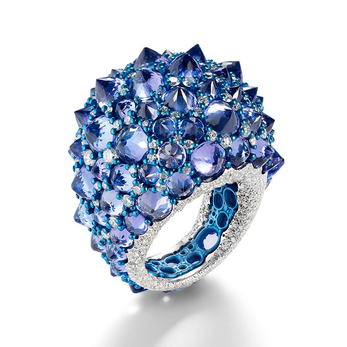Rêve_r ring with sapphires and diamonds in white gold