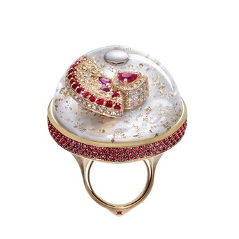 Ring with rubies and diamonds in yellow gold, mother of pearl and sapphire glass 