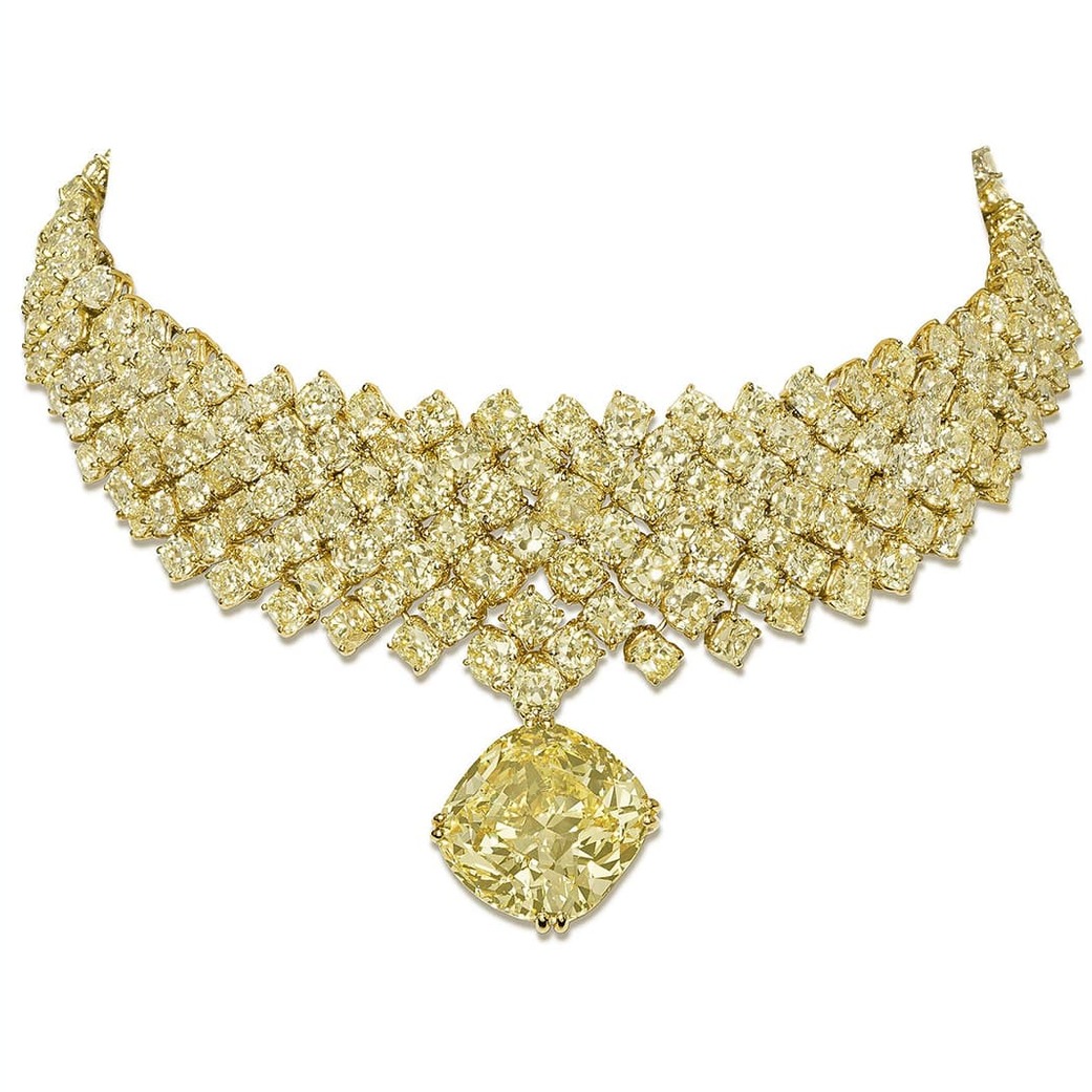 Choker necklace with 297 round yellow diamonds and a 26 carat cushion-cut diamond drop