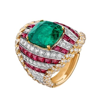 Escale à Venise High Jewellery Collection Volute Croisière ring in yellow gold, platinum, diamonds, rubies and emerald