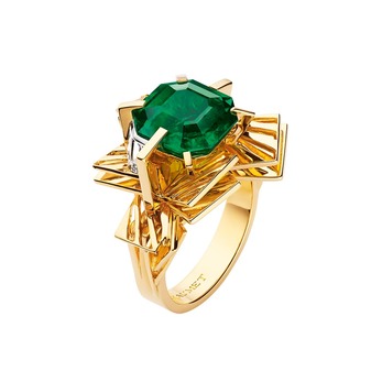 Perspectives de Chaumet Skyline ring with an emerald in 18k yellow gold 