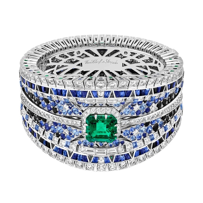 Sous les étoiles Ellen bracelet with a 9.03 carat Colombian emerald, sapphires, black spinels, emeralds and diamonds in white and yellow gold 