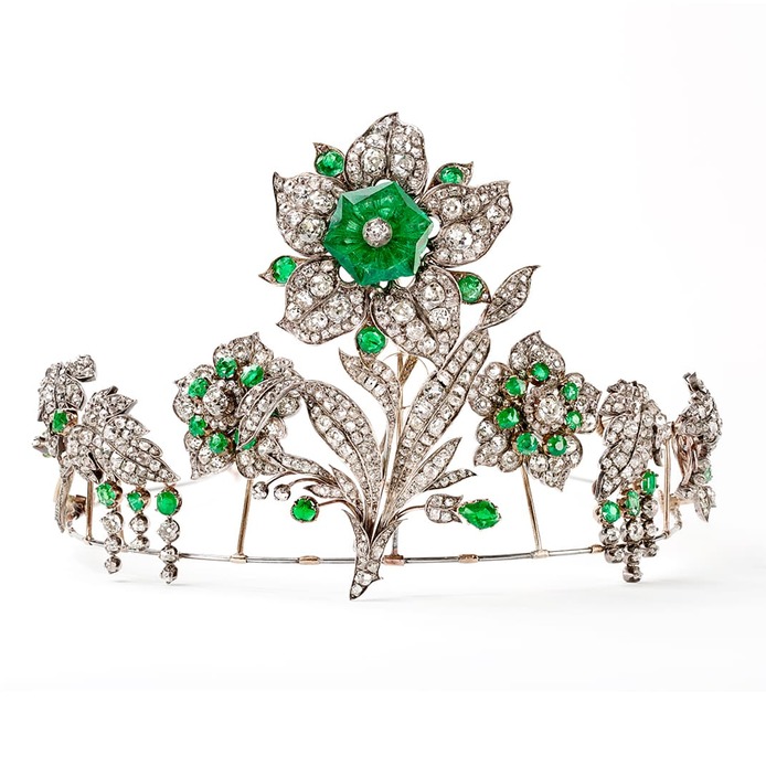 Transformable Leuchtenberg tiara that can be worn as a brooch and hair ornaments, crafted by Jean-Baptiste Fossin, circa 1830-40, in gold, silver, diamonds and emerald
