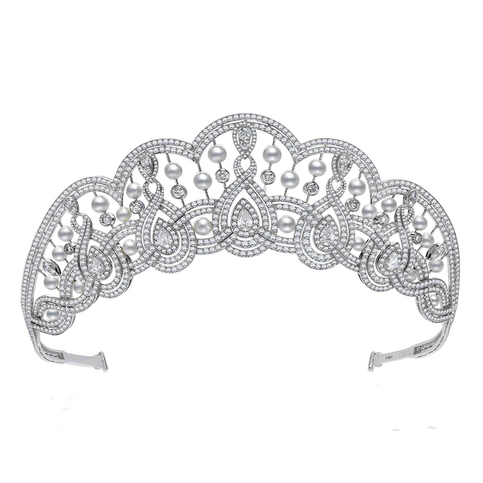 Garland tiara in 18k white gold with white pearls and pear- and round-shaped white diamonds