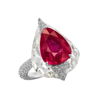 Kissing High Jewellery ring with a pear-shaped ruby and diamonds