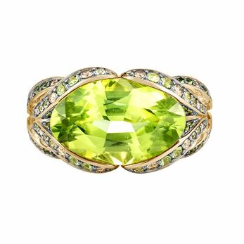 Classic Chain Rantai Rimba ring in gold set with an irregular marquise faceted peridot with pave-set tsavorites and champagne diamonds